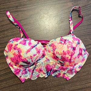Victoria’s Secret Pink Medium Floral Lace Bralette